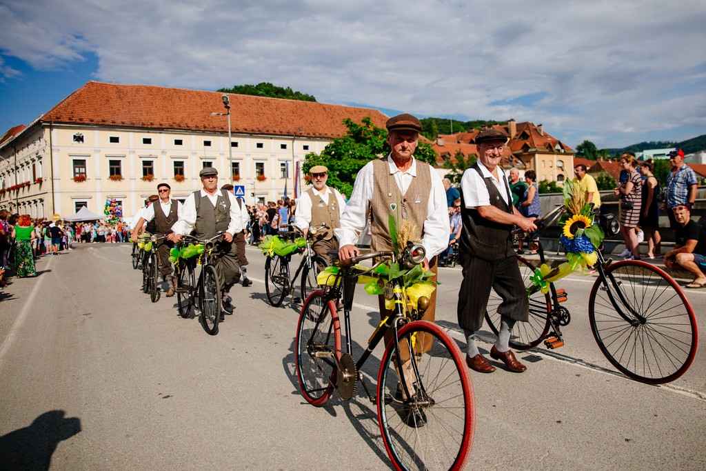 parada lasko pivo in cvetje1